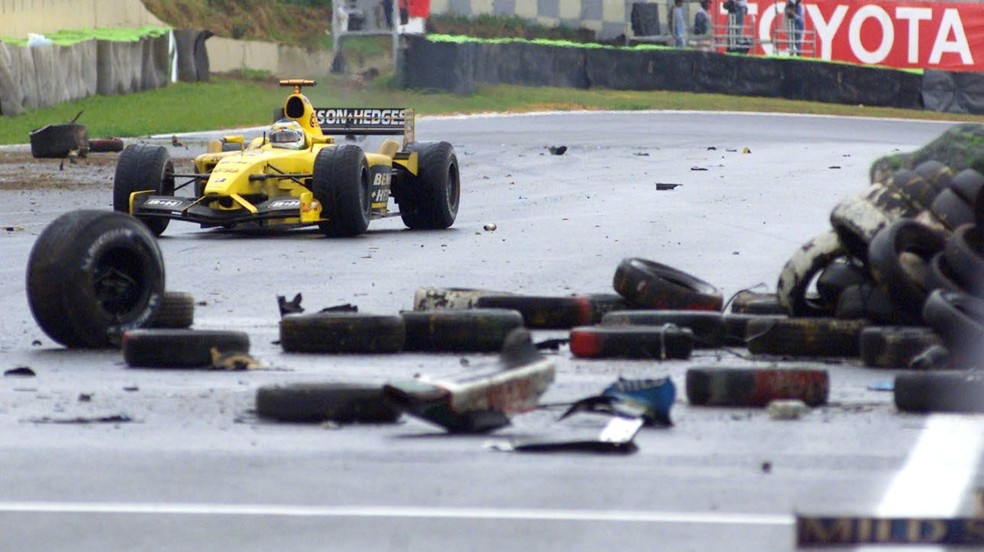 Giancarlo Fisichella só celebrou vitória no Brasil uma semana depois — Foto: Getty Images