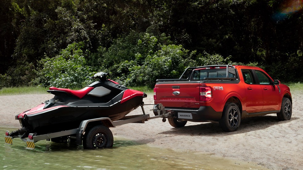 Ponteira metálica e chicote elétrico adaptador para conexão ABNT de 7 pinos compõe conjunto de engate — Foto: Divulgação/Ford