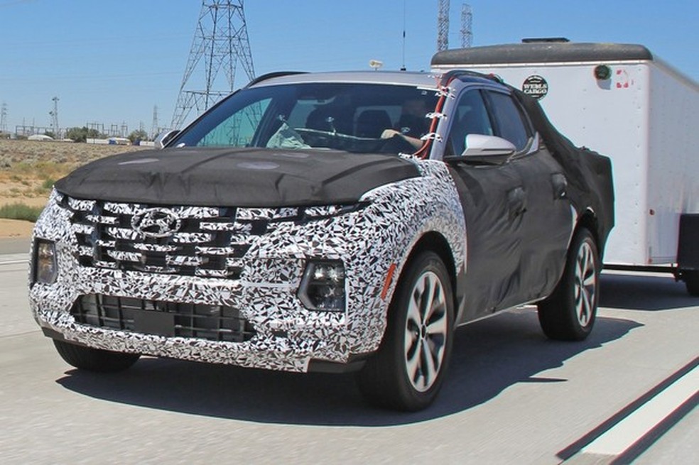 A picape Santa Cruz terá o mesmo estilo exótico do Tucson vendido no exterior — Foto: Automedia