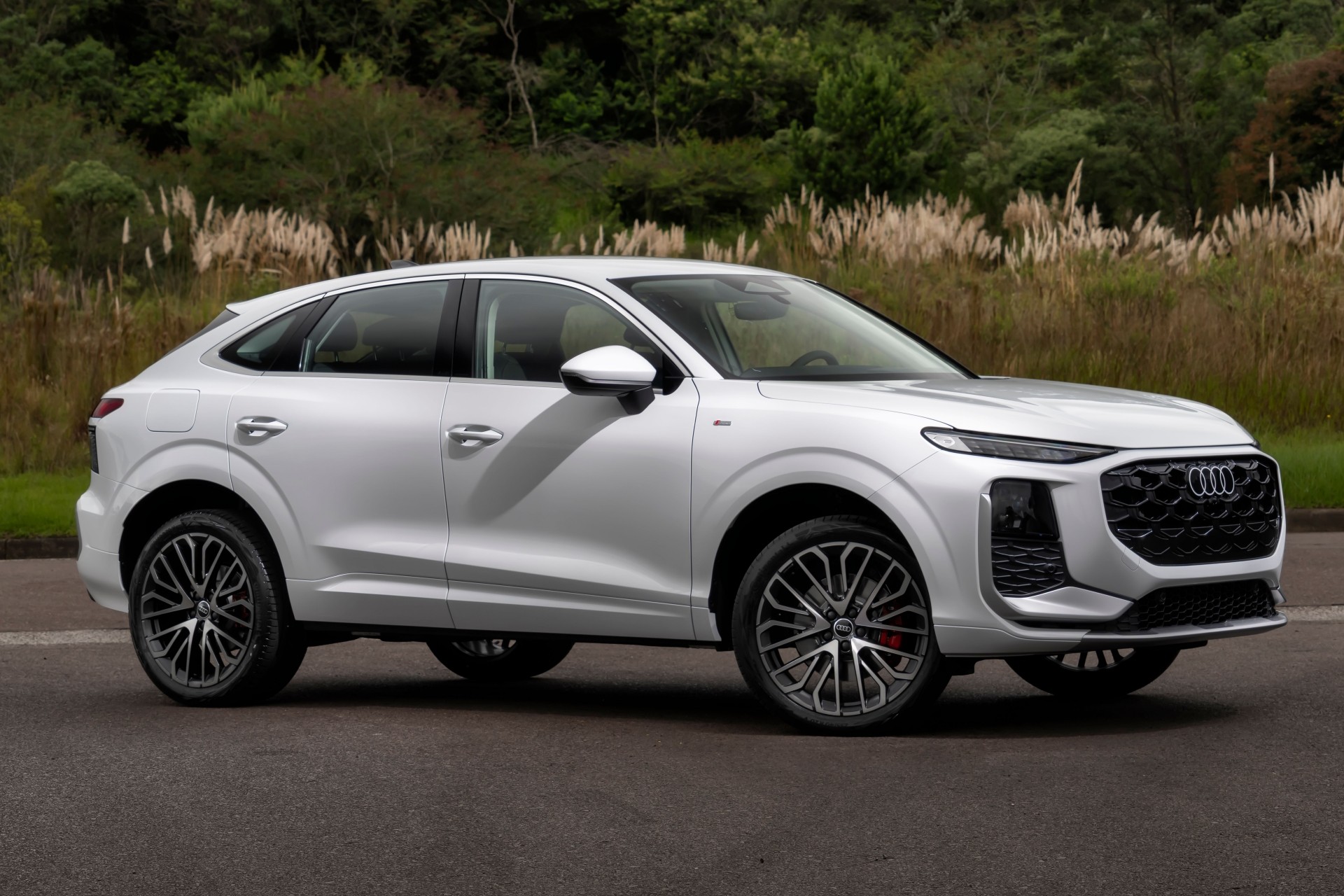 Novo Audi Q3 começa a ser montado no Brasil e tem data para chegar às lojas