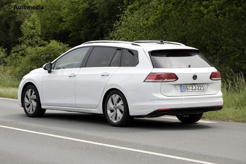 Lanternas mantiveram o formato horizontal (Foto: Automedia) — Foto: Auto Esporte