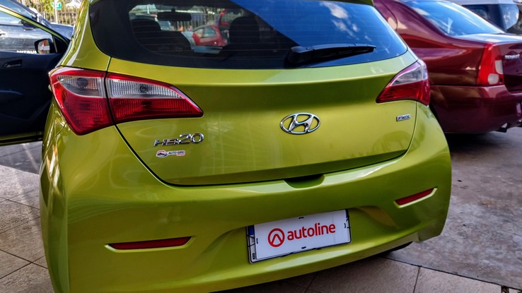 Hyundai HB20 verde