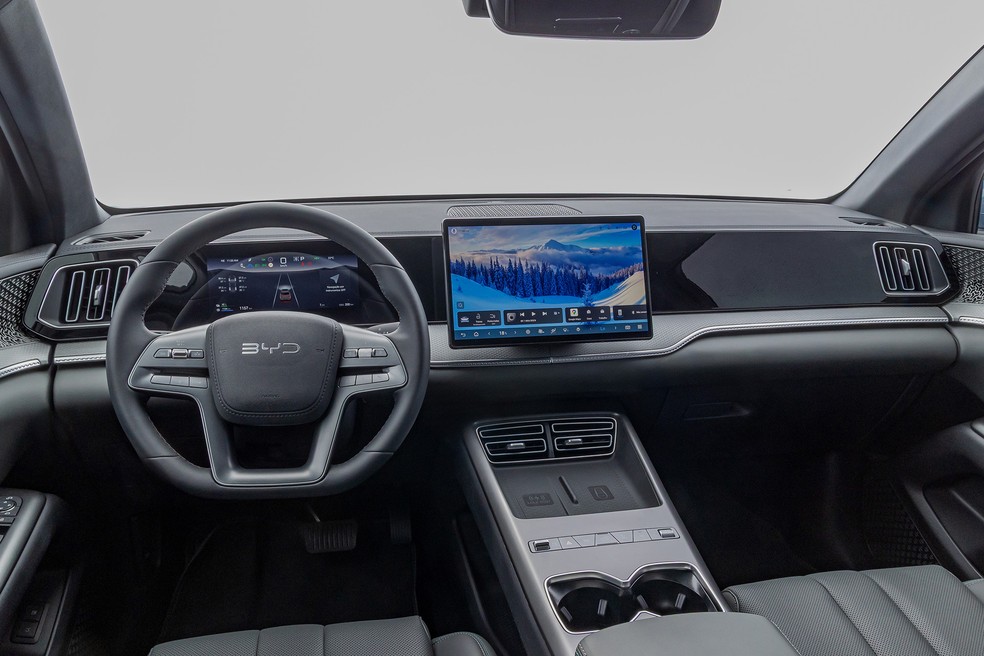 BYD Song Pro PHEV flex 2027 teve o painel inteiramente renovado &mdash; Foto: Divulga&ccedil;&atilde;o