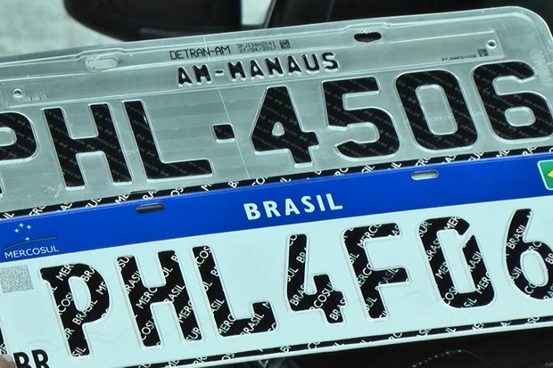 Placa Mercosul deve mudar mais uma vez para exibir cidade e estado