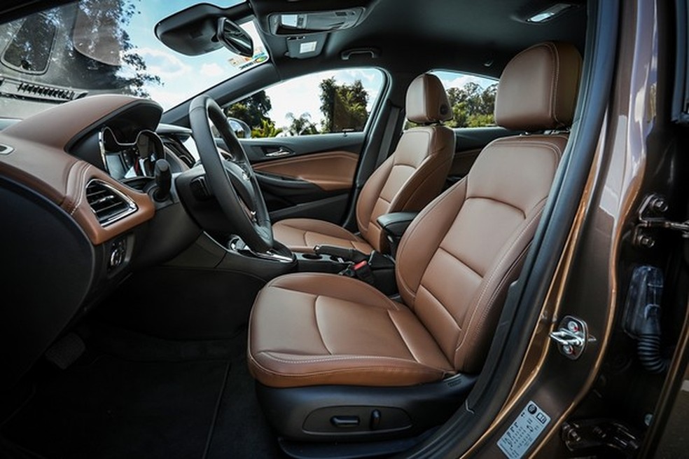 Premier tem acabamento em couro caramelo (Foto: Rafael Munhoz/Auto News Brasil) — Foto: Auto Esporte