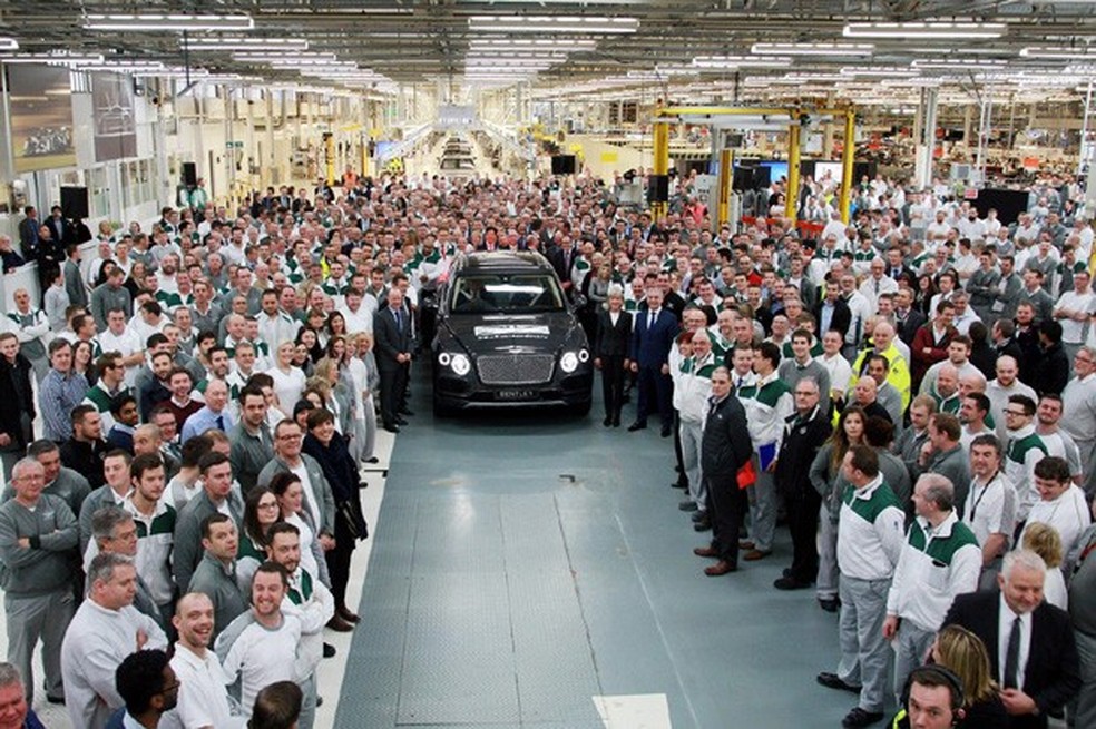 Bentley comemora primeira unidade de produção do Bentayga (Foto: Divulgação) — Foto: Auto Esporte