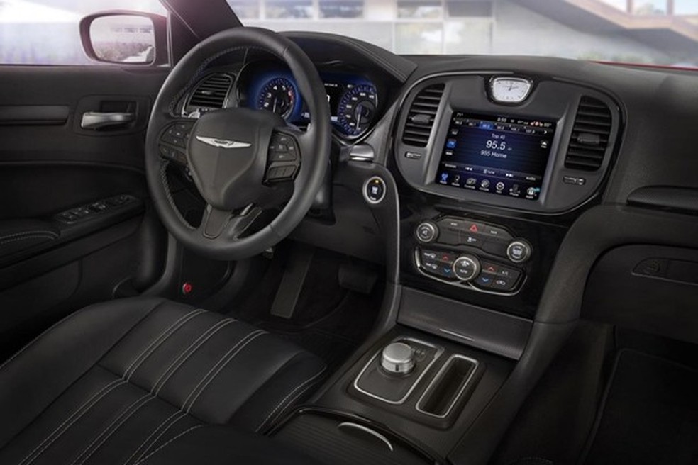 Chrysler 300C (Foto: Divulgação) — Foto: Auto Esporte