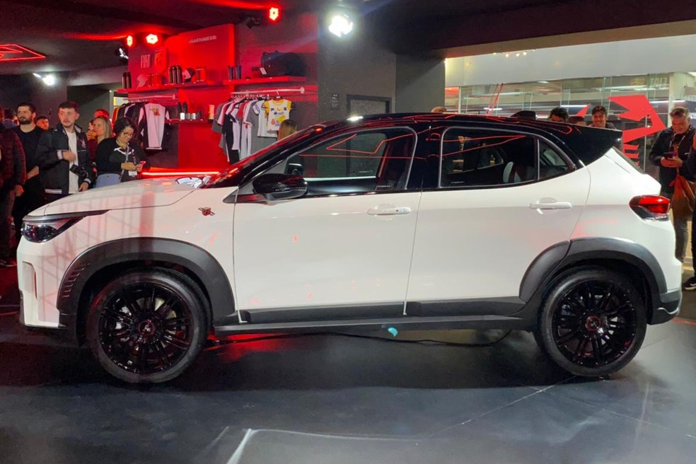 Laterais exibem novas rodas de 18 polegadas — Foto: Gabriely Rodrigues/Autoesporte