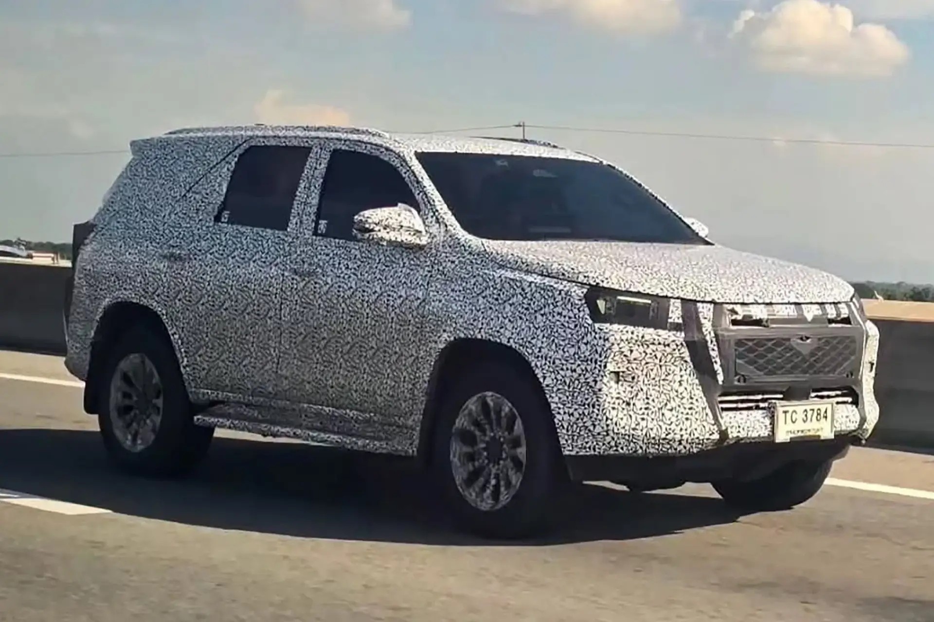 Novo Toyota SW4 tem data de estreia confirmada; veja quando chega ao Brasil
