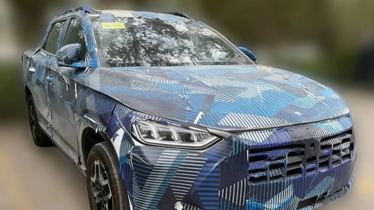 Flagra: nova picape híbrida da BYD terá painel de Song Plus e chega em 2026 Flagra: nova picape híbrida da BYD terá painel de Song Plus e chega em 2026