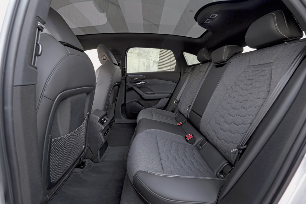 Audi A6 e-tron Sportback é um carro mais baixo, com 1.46 metro de altura  — Foto: Divulgação