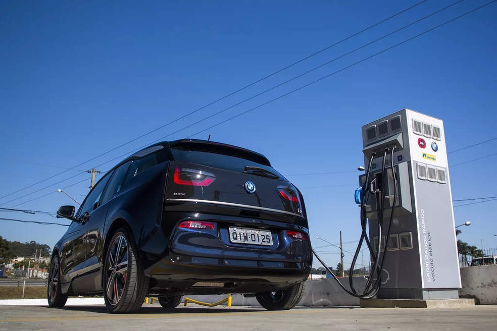 Os principais pontos de recarga do país estão entre as regiões Sul e Sudeste  — Foto: Divulgação BMW 