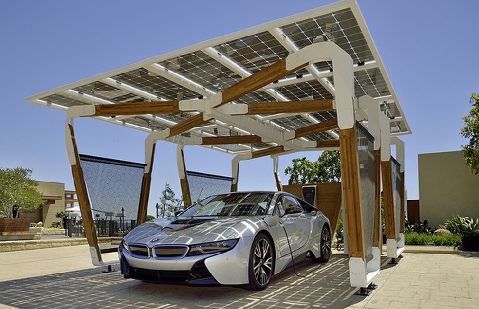 BMW cria garagem com painéis solares para recarregar carros elétricos (Foto: Divulgação) — Foto: Auto Esporte
