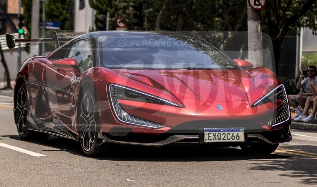 Flagra: BYD U9, elétrico de 1.300 cv que pula e gira sozinho, roda em SP