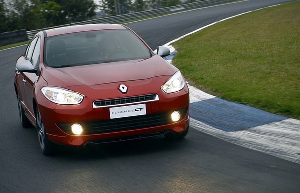 O Fluence GT ganhou novos parachoques e saias laterais, além de rodas exclusivas de 17 polegadas (Foto: Renault) — Foto: Auto Esporte