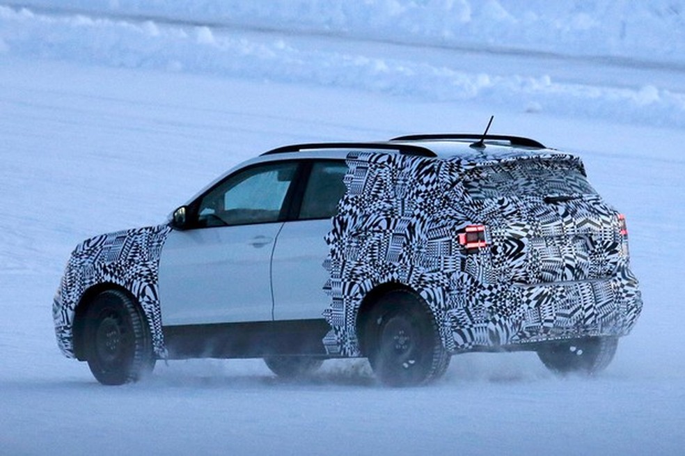 Volkswagen T-Cross é fotogrado em testes na Finlândia (Foto: Automedia) — Foto: Auto Esporte