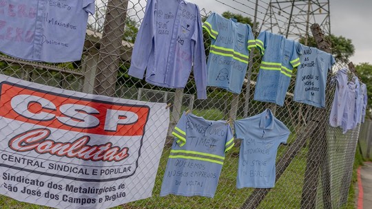 Sindicato faz protesto e diz que GM demitiu 800 funcionários em São José dos Campos