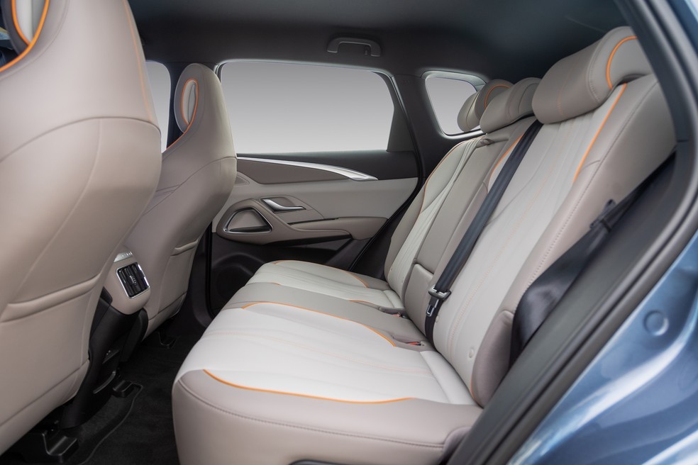 BYD Song Pro tem assoalho plano e bom espaço para até três passageiros na segunda fileira  — Foto: Divulgação