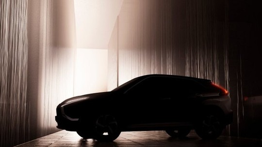 Mitsubishi Eclipse Cross reestilizado tem primeira imagem revelada com mudança na polêmica parte traseira