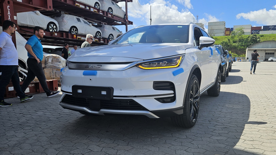 BYD Tan com visual atualizado e baterias à prova de fogo já está no Brasil