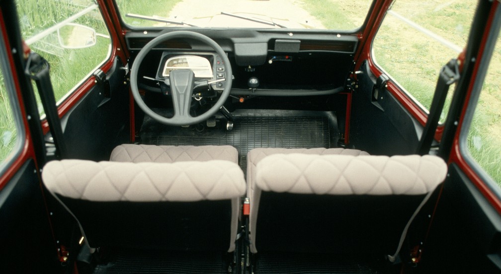 Interior peculiar do Citroën 2CV — Foto: Divulgação