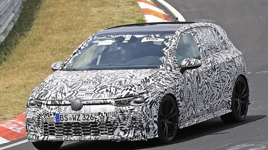Previsto para 2020, novo Volkswagen Golf GTI é flagrado em Nürburgring