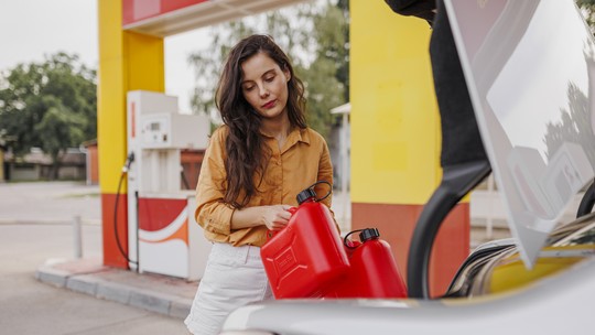 Transporte de produtos inflamáveis exige cuidados e recipientes próprios