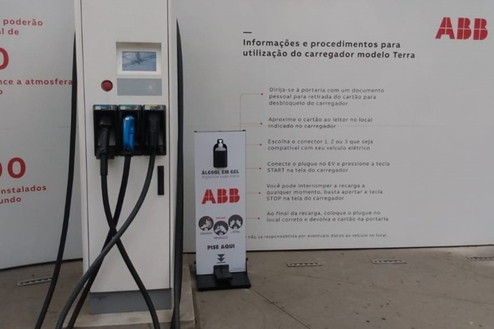 A ABB colocou um totem com alcool gel poucos dias após a reportagem de Auto News Brasil (Foto: Divulgação) — Foto: Auto Esporte