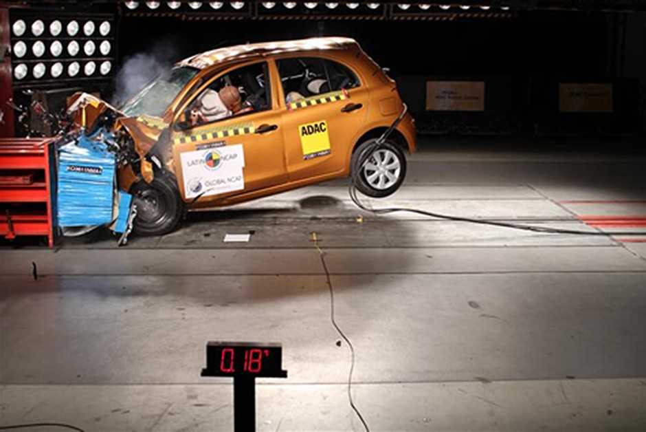 Nissan March com airbag duplo: 2 estrelas para passageiro adulto (nota 7,62/16,00) e 1 estrela para passageiro infantil (nota 9,68/49,00)