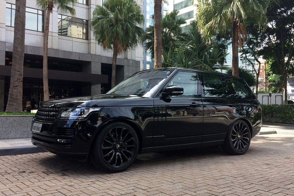 Range Rover ganha versão limitada Black para Vogue e Autobiography (Foto: Divulgação) — Foto: Auto Esporte