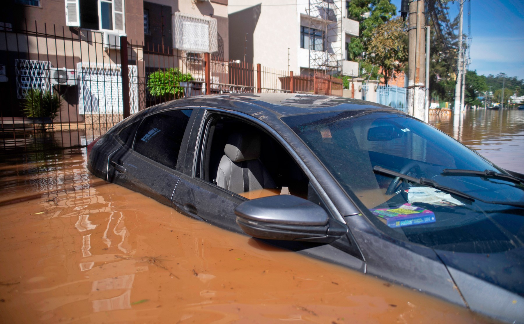 Seguro do carro cobre enchente? Veja como descobrir