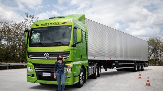 Maior VW do mundo: como é dirigir o Meteor, caminhão gigante de 520 cv capaz de carregar até 74 toneladas
