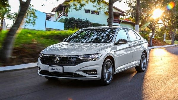 Volkswagen Jetta R-Line 2019 tem pegada esportiva por preço mais em conta