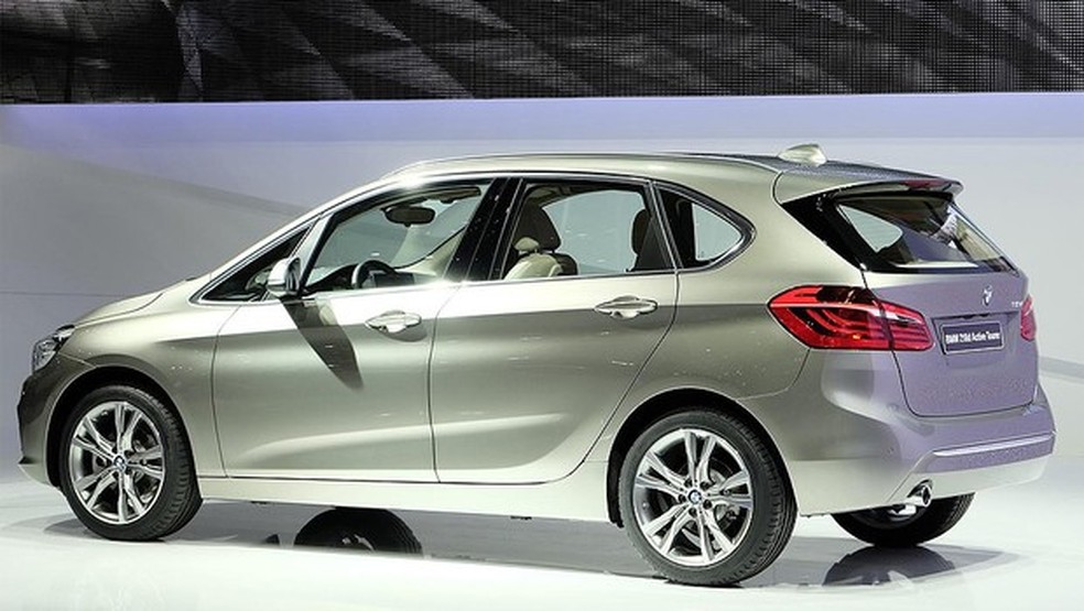 BMW 2 Series Active Tourer no Salão de Genebra (Foto: Newspress) — Foto: Auto Esporte