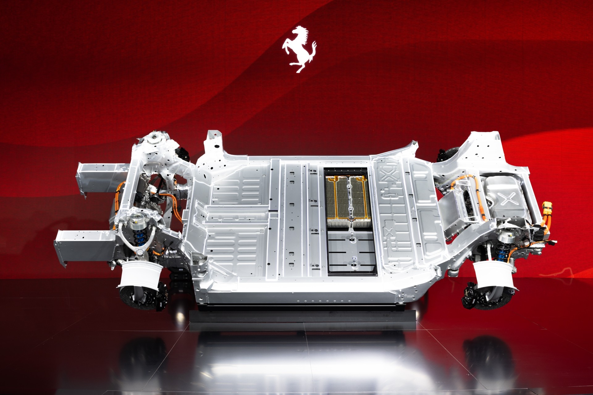 Ferrari elétrica é confirmada para 2026 com quatro motores e 1.000 cv