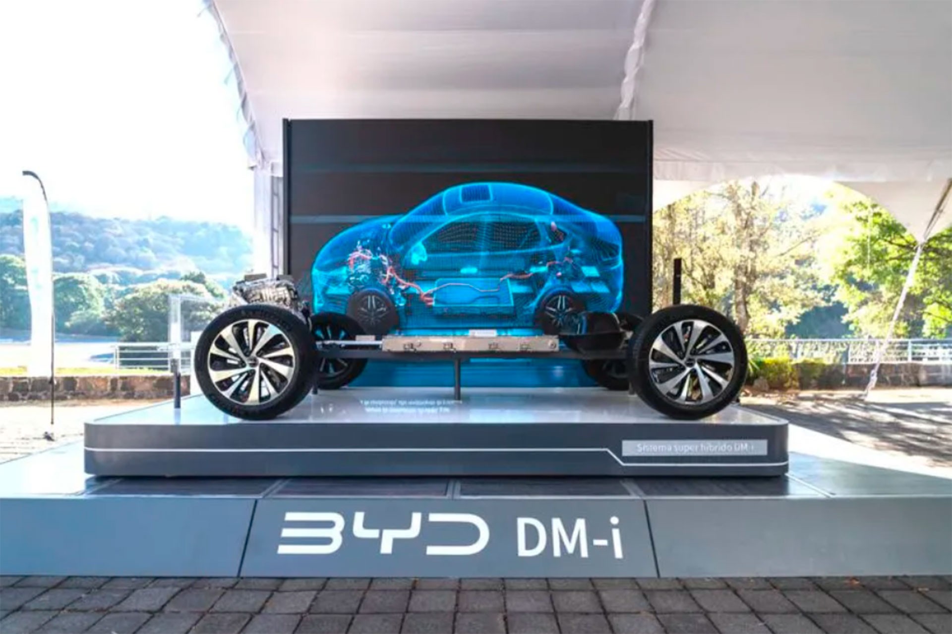 Toyota deve usar plataforma da BYD em seus novos elétricos e híbridos