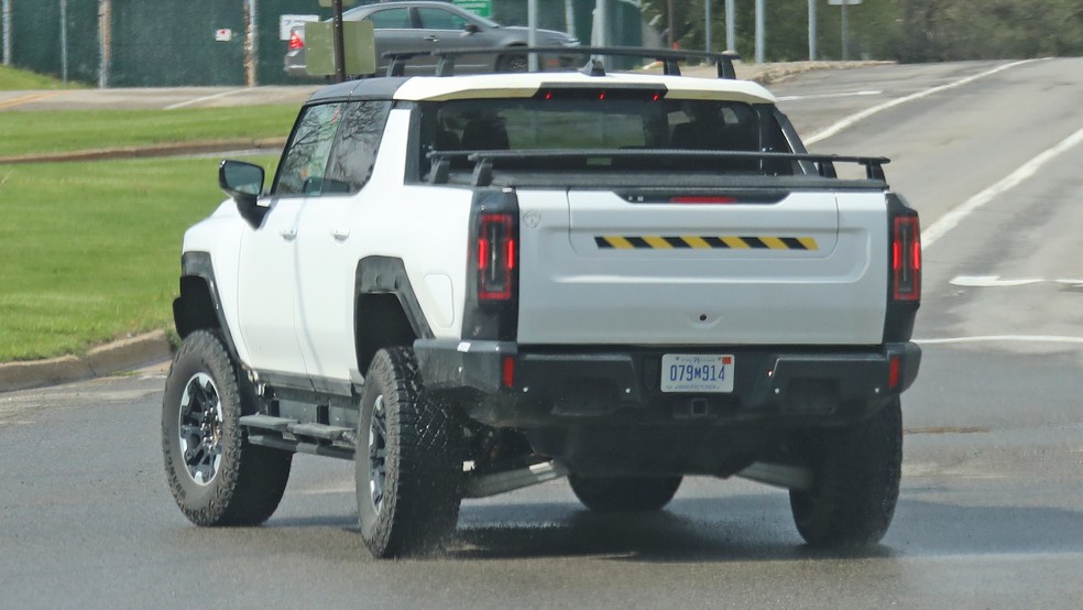 As rodas traseiras podem virar em direções diferentes das dianteiras — Foto: Automedia