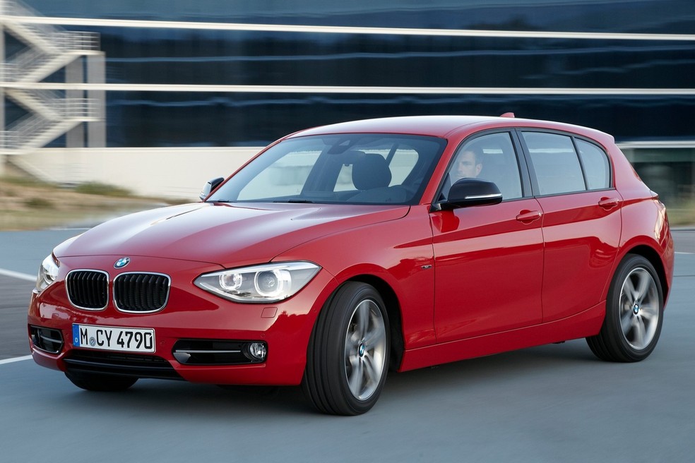 BMW 118i 2012 era o sonho de todos os jovens motoristas de seu tempo — Foto: Divulgação
