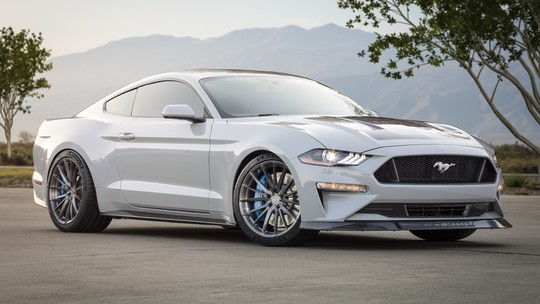 Ford mostra Mustang elétrico de 900 cavalos com câmbio manual