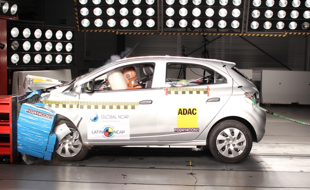 Chevrolet Onix recebeu nota zero em teste de colisão do Latin Ncap — Foto: Divulgação / Latin NCap