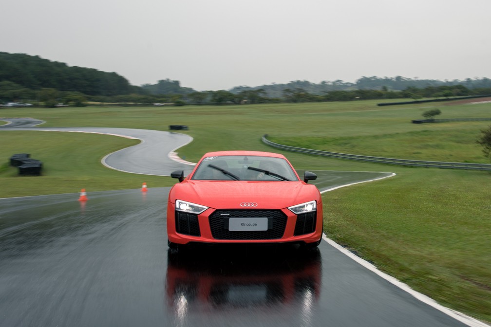 Audi R8 — Foto: Marcelo Brandt/G1