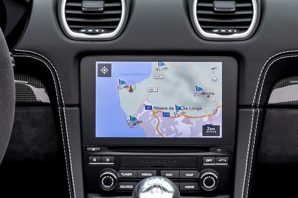 Central multimídia tem 7 polegadas e é compatível apenas com o Apple CarPlay (Foto: Divulgação) — Foto: Auto Esporte
