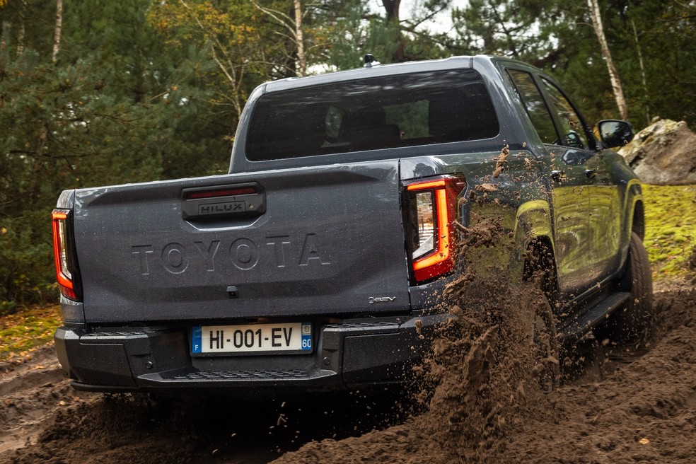 Nova Toyota Hilux elétrica tem capacidade de carga de 715 kg  — Foto: Divulgação