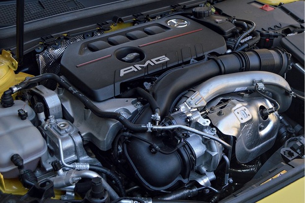 O quatro cilindros 2.0 turbo do Mercedes vai de 224 cv a 421 cv(Foto: André Schaun) — Foto: Auto Esporte