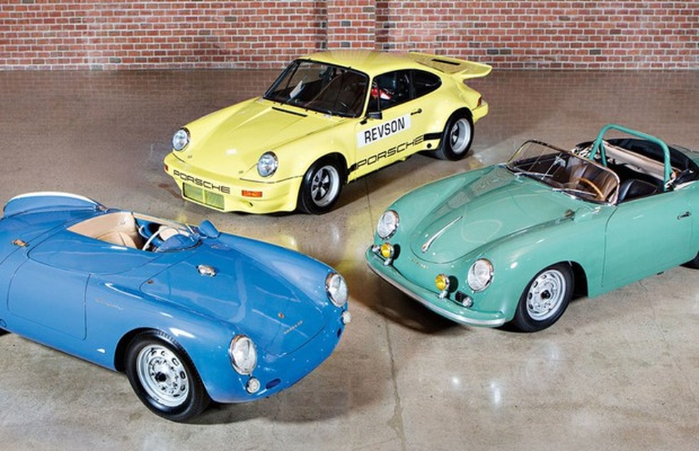 Porsche 550 Spyder (azul), Carrera Speedster (verde) e 911 Carrera 3.0 IROC RSR (amarelo) da coleção de Jerry Seinfeld (Foto: Divulgação) — Foto: Auto Esporte