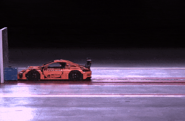Crash-teste com Porsche de brinquedo — Foto: Divulgação / Adac