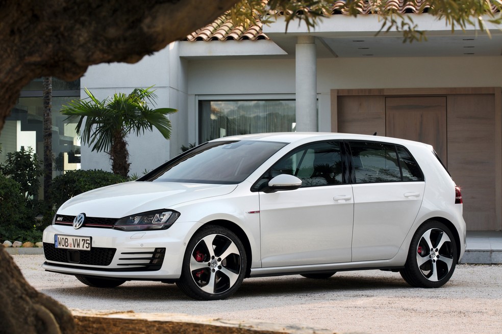 Volkswagen Golf GTI é conhecido por combinar desempenho esportivo com usabilidade diária — Foto: Divulgação/Volkswagen