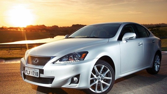 Lexus convoca 26 unidades do IS 300 para o megarecall de airbags no Brasil
