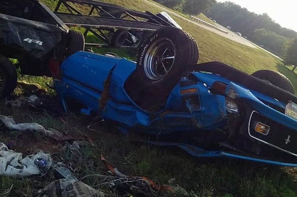 A grade com o cavalinho é uma das peças que parece intacta (Foto: Reprodução) — Foto: Auto Esporte