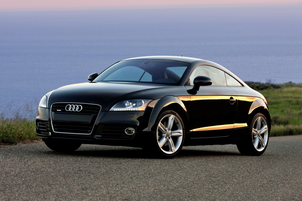 O Audi TT é equipado com o câmbio S tronic de dupla embreagem. — Foto: Divulgação/Audi